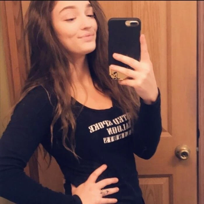 Tinaa_mar Profile image 3