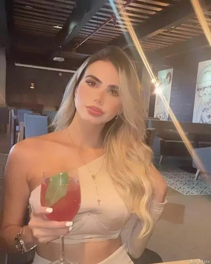 Laura Profile image 4